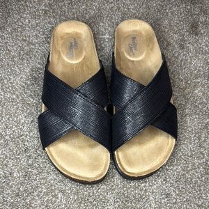Western Chief Black and Tan Sandals with Textured Straps